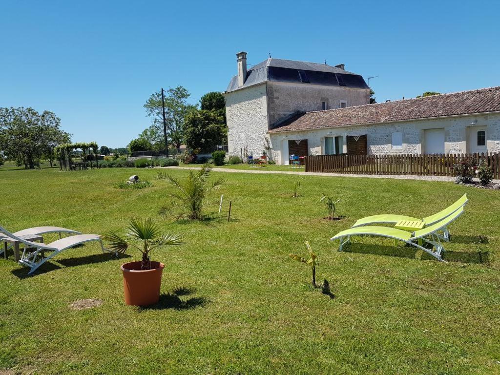 Le Domaine De Bellevue Bed and Breakfast Tanzac Εξωτερικό φωτογραφία