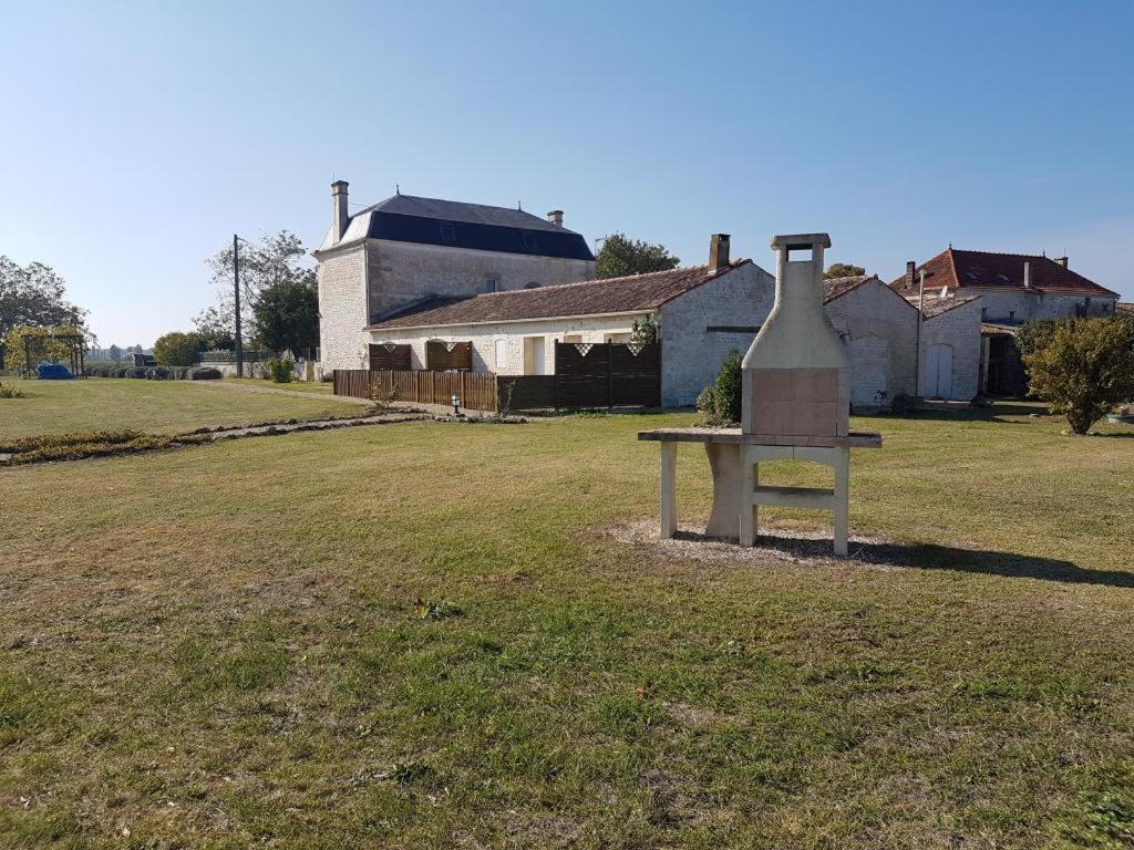 Le Domaine De Bellevue Bed and Breakfast Tanzac Εξωτερικό φωτογραφία